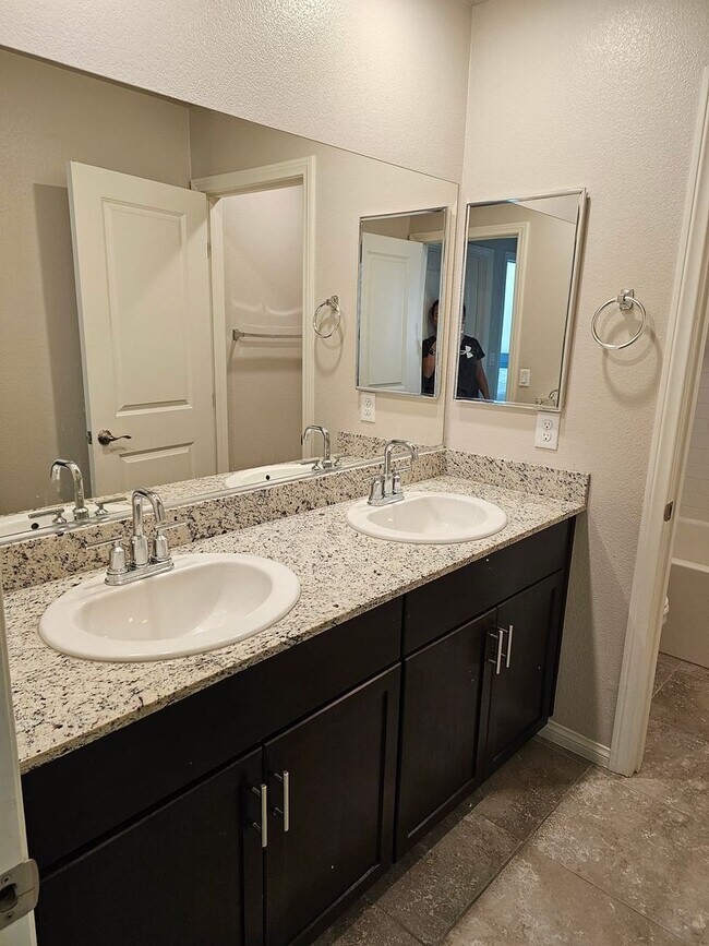 Foto del edificio - 1171 Twincrest Ave