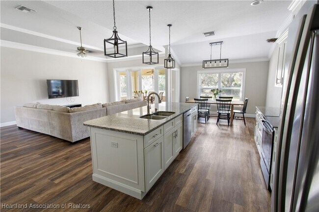 Building Photo - 4924 Myrtle Beach Dr