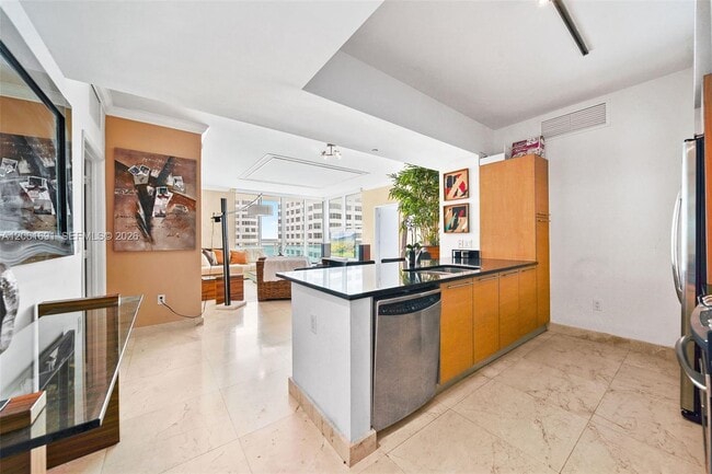 Building Photo - 950 Brickell Bay Dr