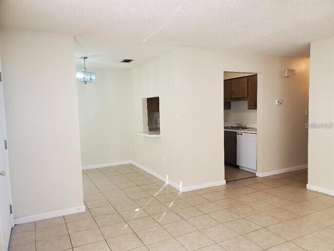 Foto del edificio - 734 Shakespeare Dr