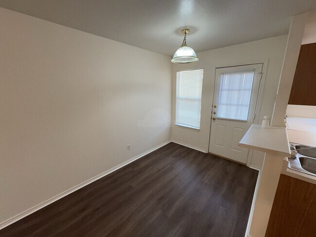 Building Photo - 5804 Greengate Dr