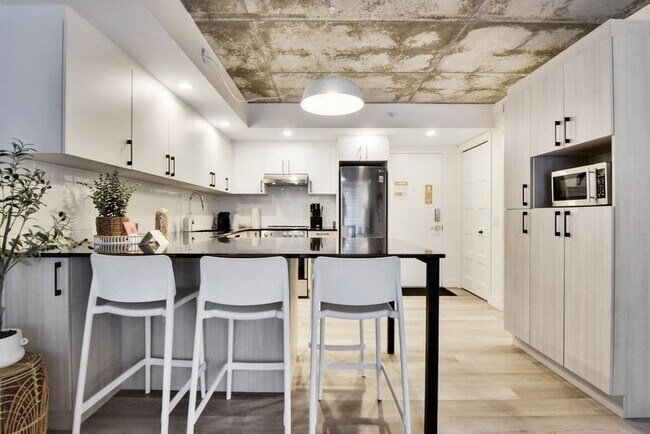 Building Photo - Apartment For Rent