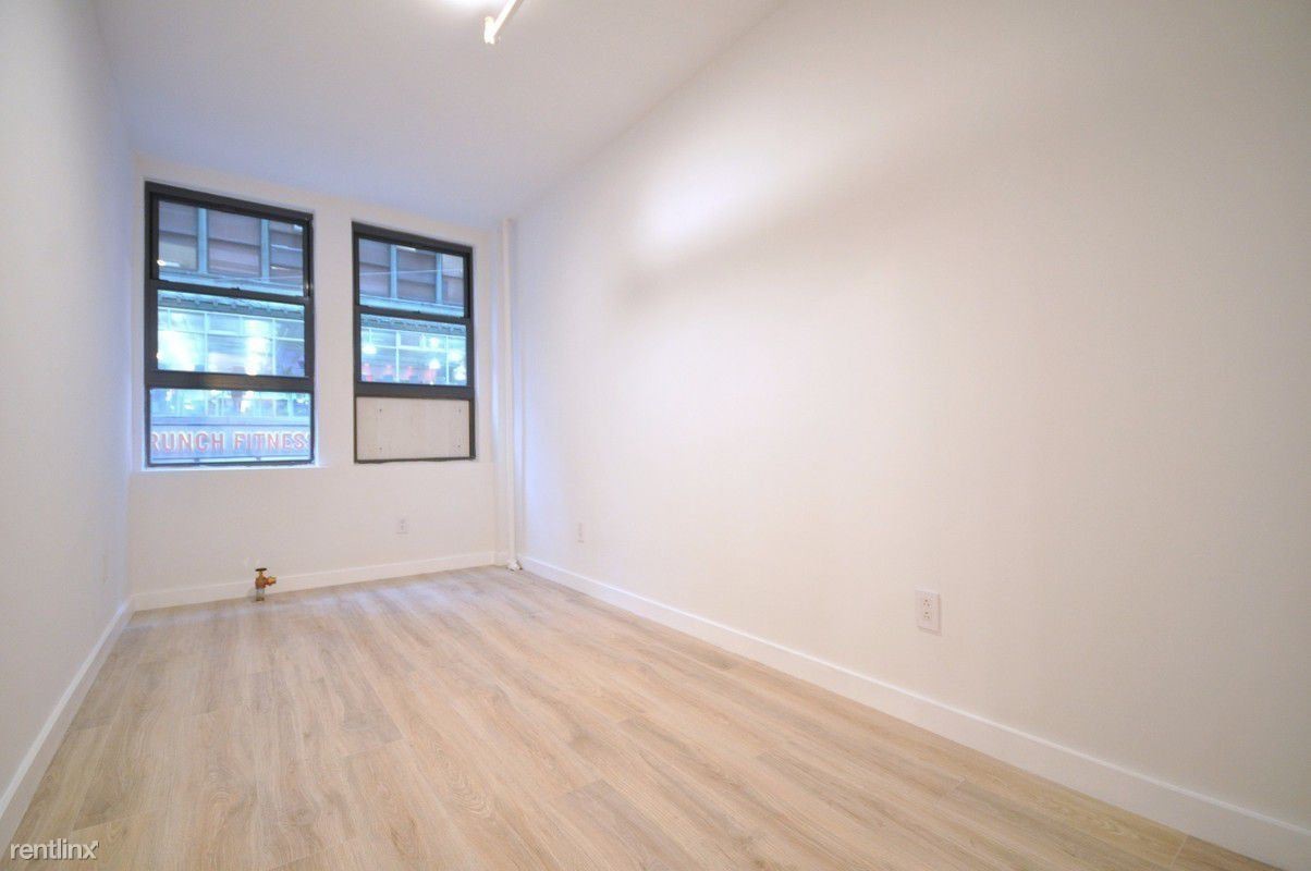 Foto del edificio - 243 W 54th St