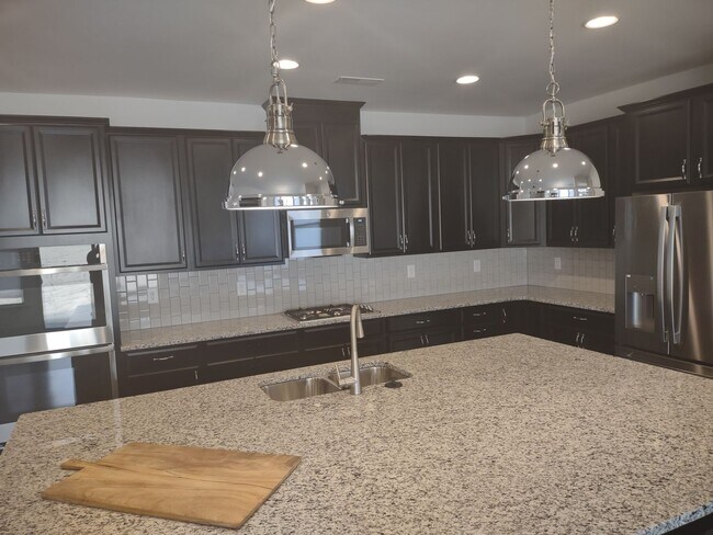 Foto del edificio - 3BD/3.5BA Ranch-Style Home in Creek Park!