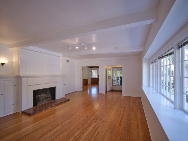 Building Photo - 12724 Valley Spring Ln