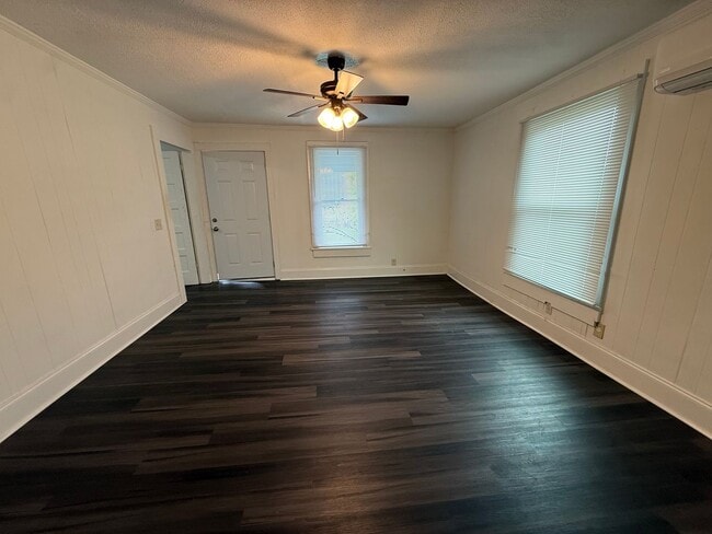 Building Photo - 2 Bedrooms, 1 Bathroom with Bonus Room - Home in West Rome!