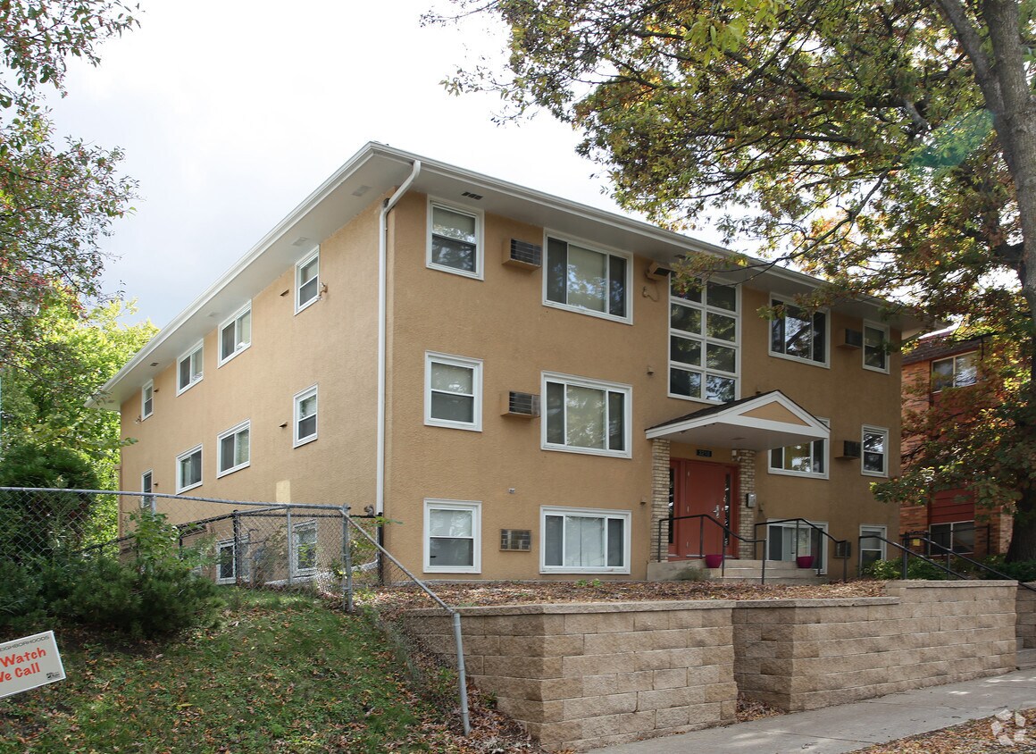 Primary Photo - 3218 Lyndale Ave N