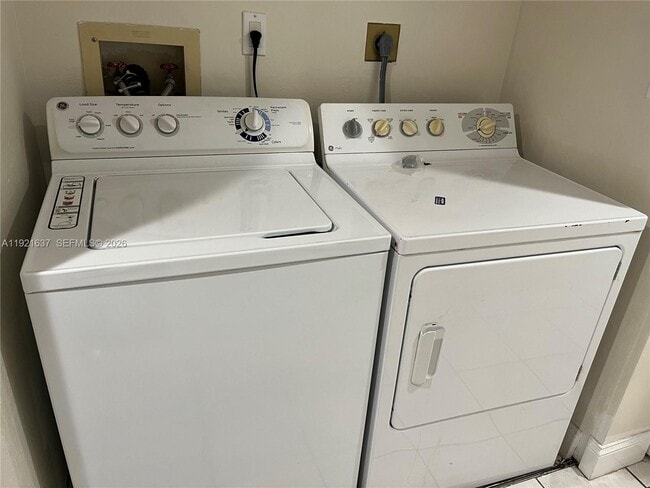 Building Photo - 13280 SW 88th Ln