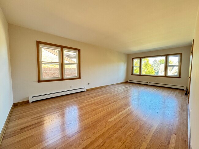 Building Photo - 5808 N Mulligan Ave