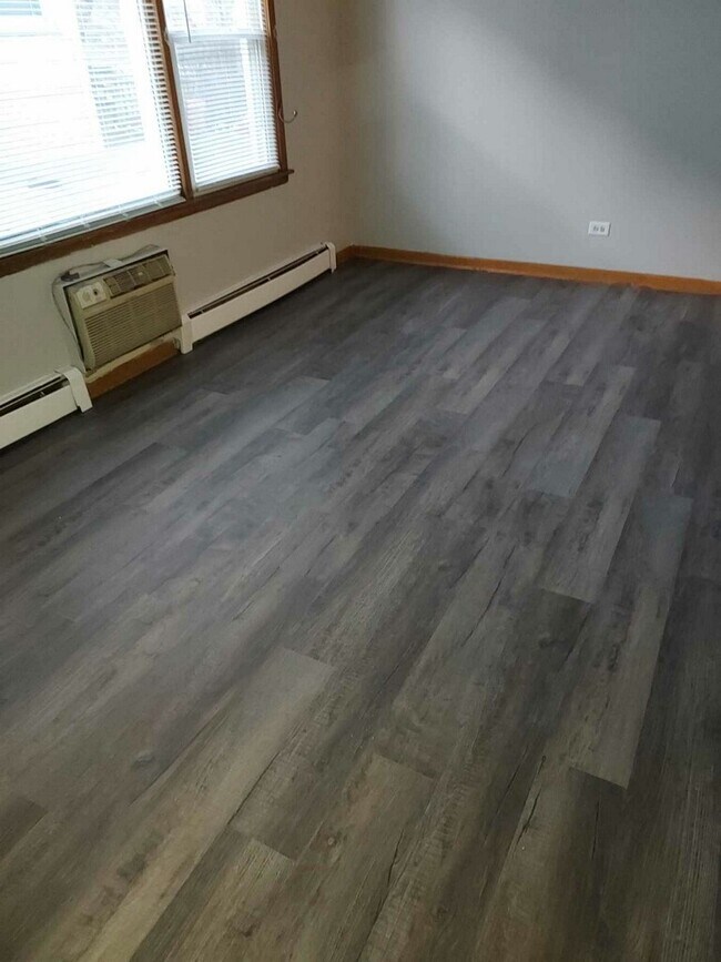 Building Photo - 8624 Fullerton Ave