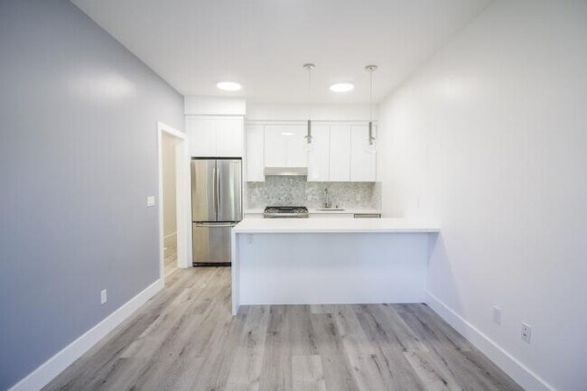 Building Photo - 3 bedroom in San Francisco CA 94110