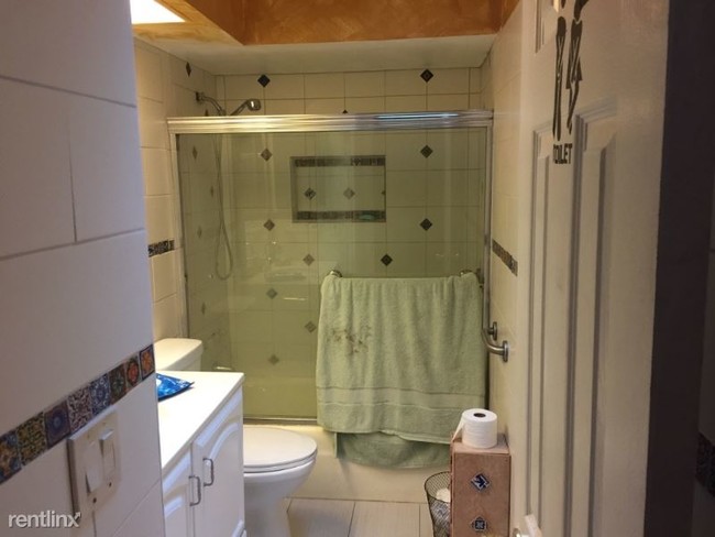 Foto del edificio - 1 br, 1 bath House - 5503 Oakway Rd