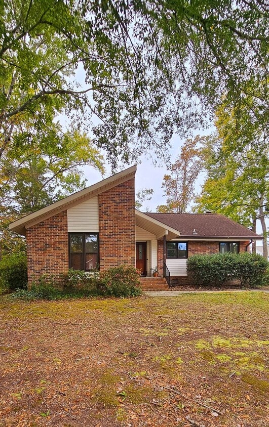 Charming & Spacious 3-Bed, 2-Bath Home in ... - Charming & Spacious 3-Bed, 2-Bath Home in ...
