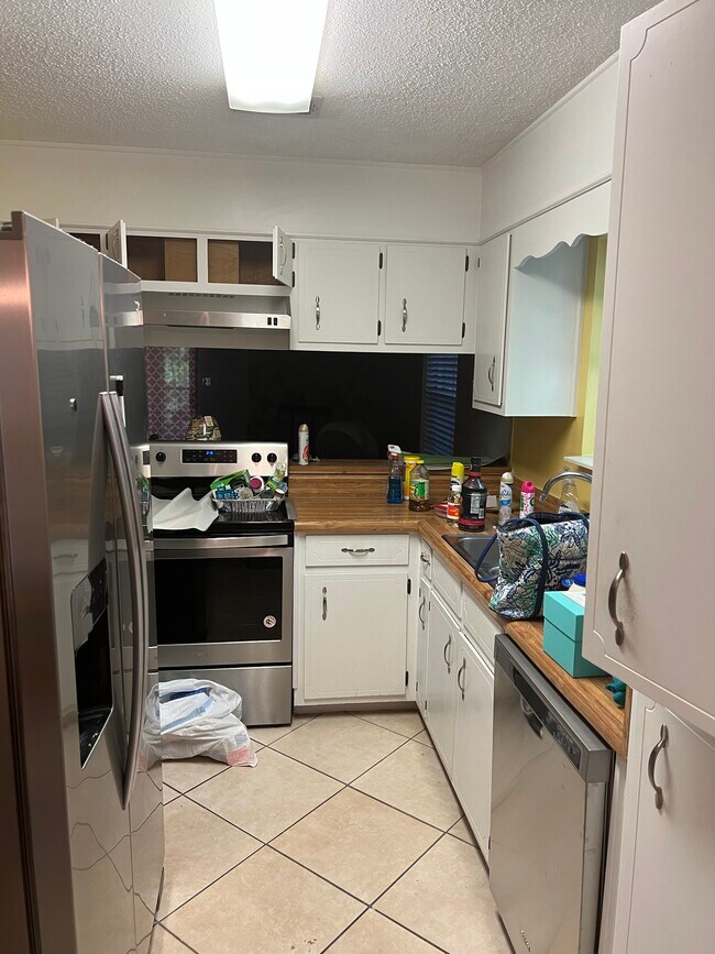 Kitchen - 2813 Langley Ave