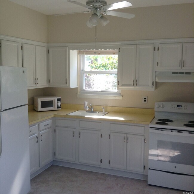 Foto del edificio - 6 Gaines Dr