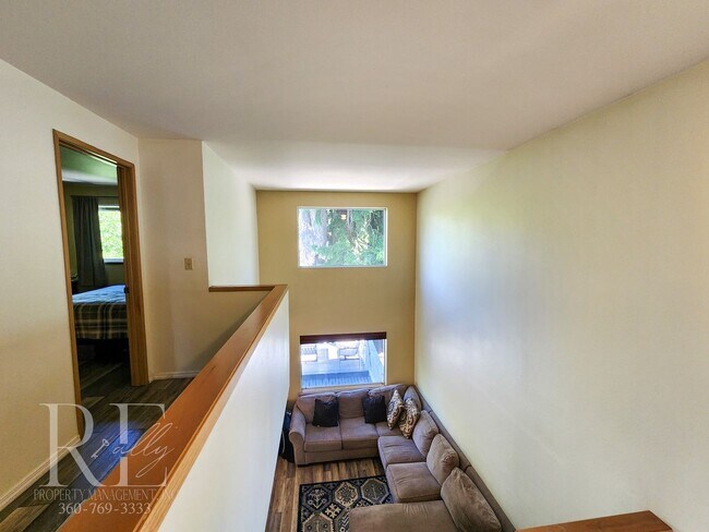 Building Photo - Inviting Vaulted 2-Story