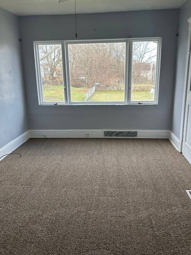 Foto del edificio - 2bd Single Cleveland East Side Cash Pay