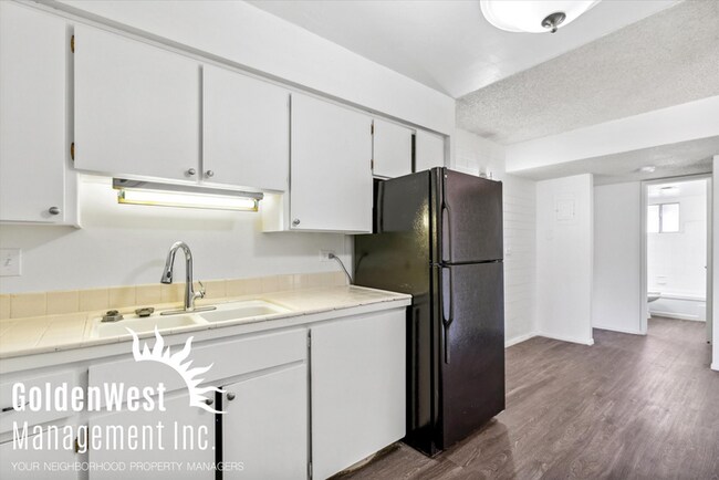 Foto del edificio - Updated 1Bdm 1Ba Apartment in the Gated De...