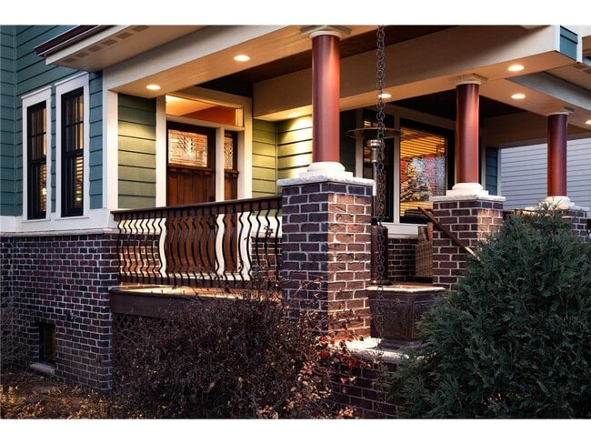 Building Photo - 2012 W Laurel Ave