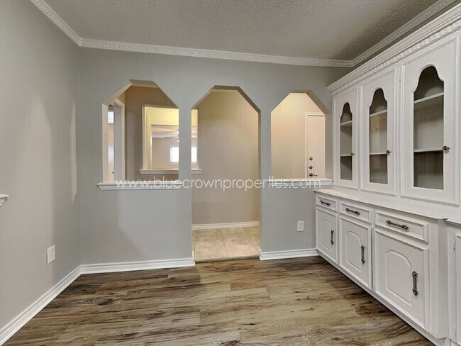 Foto del edificio - 4915 Chilton Dr