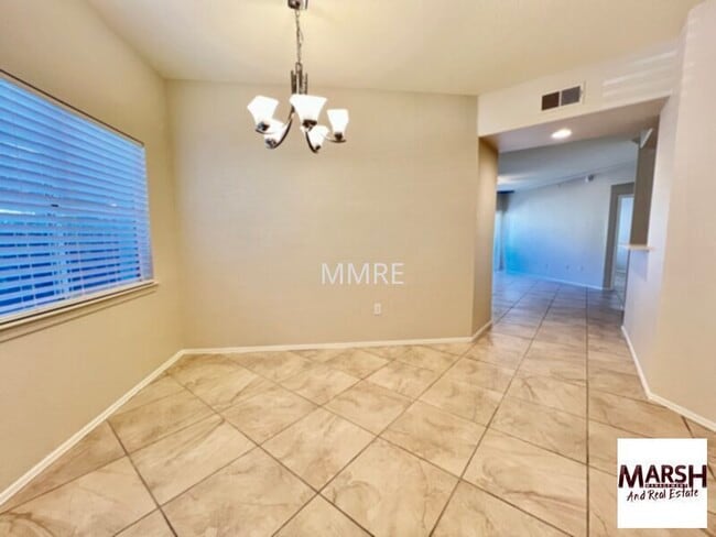 Building Photo - Beautiful 2 bedroom condo with 1 car garag...