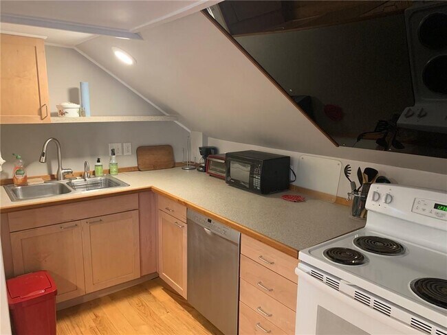 Foto del edificio - 107 Prospect Hill St