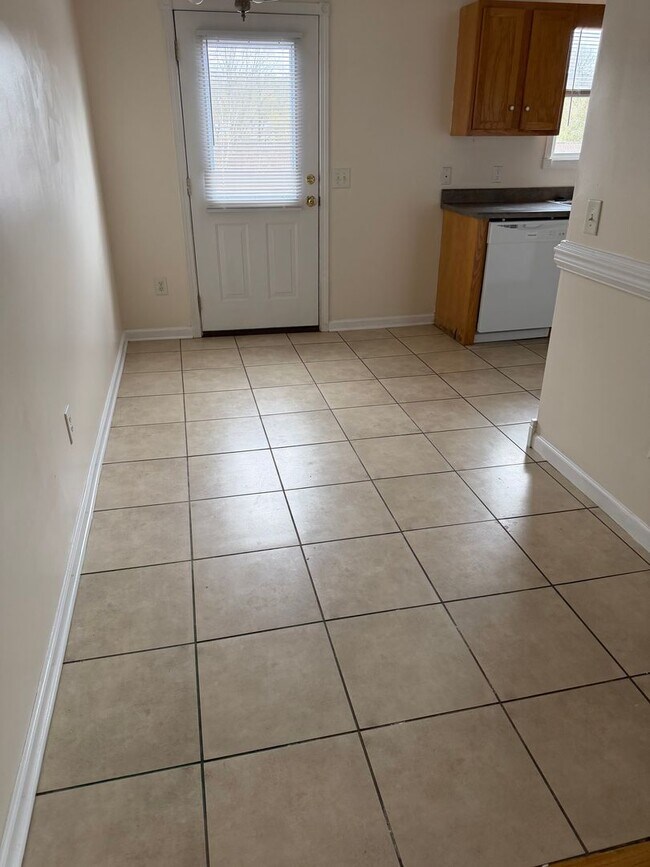 Foto del edificio - 2-bedroom, 1 full bath with 2-half baths Condo   Gray TN