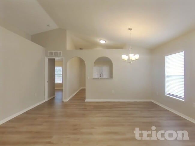 Building Photo - 822 Brenton Leaf Dr