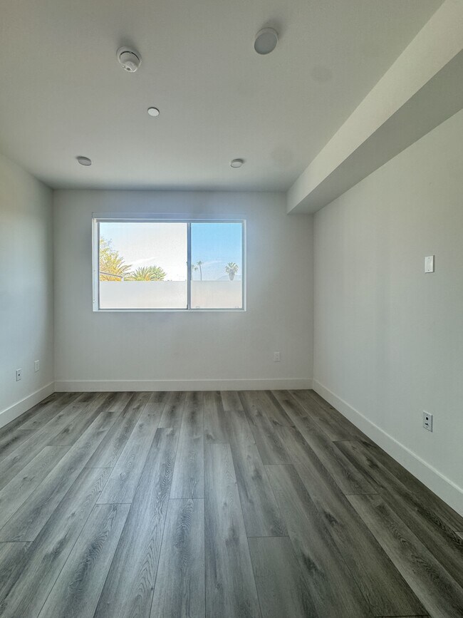 Foto del edificio - 6535 Melrose Ave