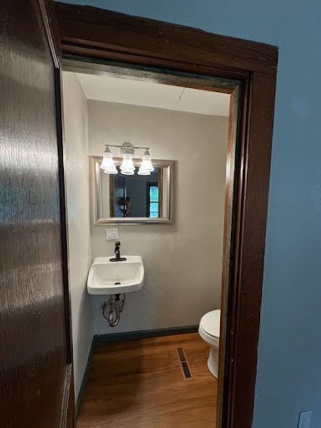 Building Photo - Remodeled 3 bedroom Home - Cassville