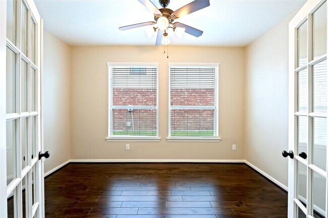 Building Photo - 6526 Hunters Creek Ln