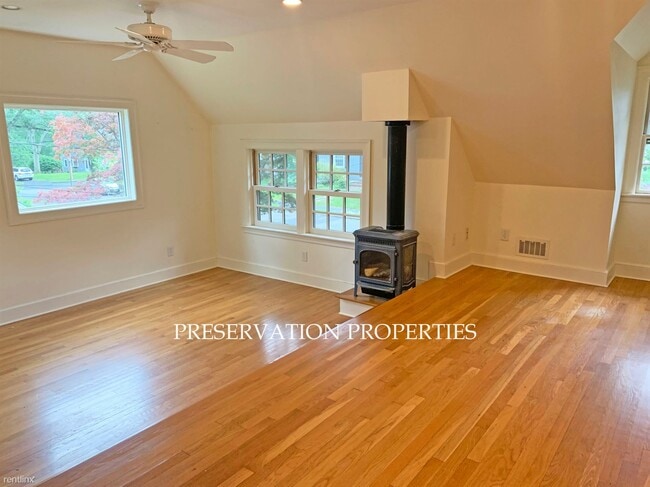 Foto del edificio - 2 br, 1.5 bath House - 12 Hemlock Rd