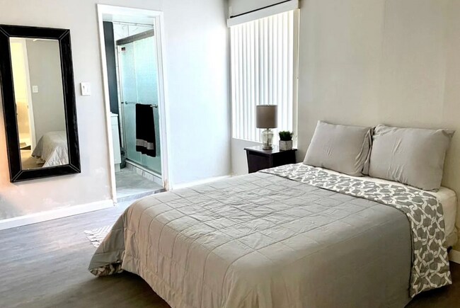 Foto del edificio - 3817 Clairemont Dr