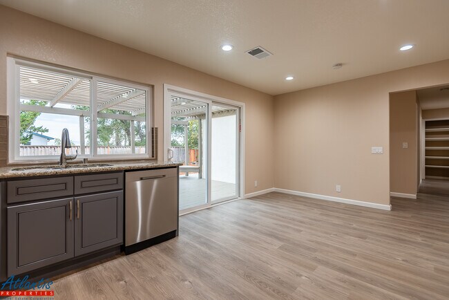 Building Photo - 2699 Flint Ave