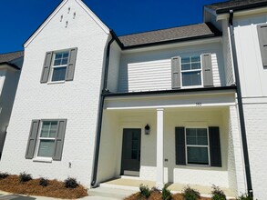 Building Photo - 580 Meadow Ln