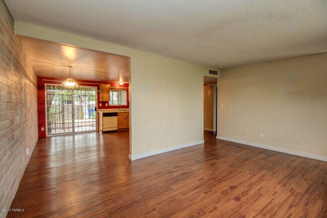 Building Photo - 4008 S Grand Palm Dr