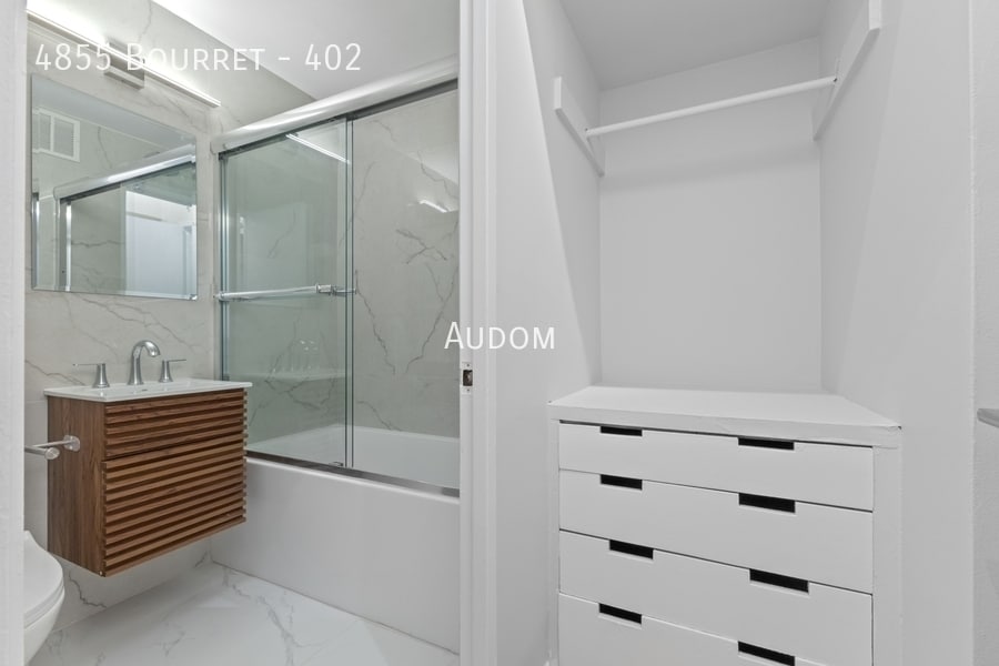Building Photo - 4855 Av Bourret