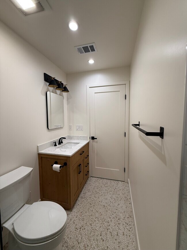 Foto del edificio - 2115 Hyperion Ave