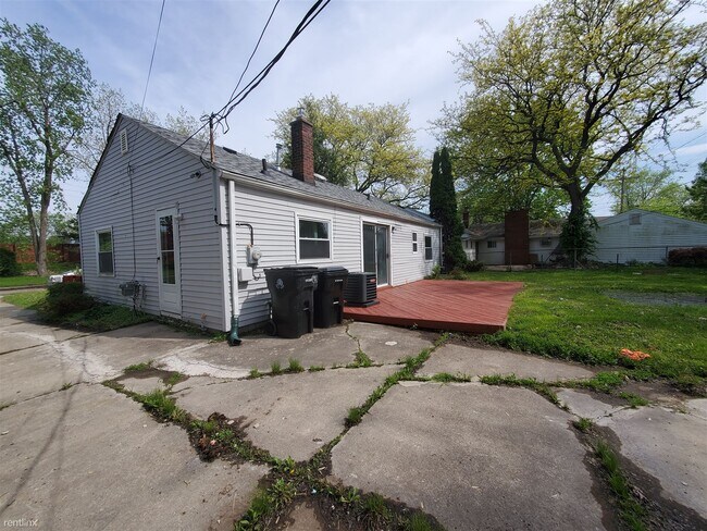 Building Photo - 3 br, 1 bath House - 26415 Beaconsfield St