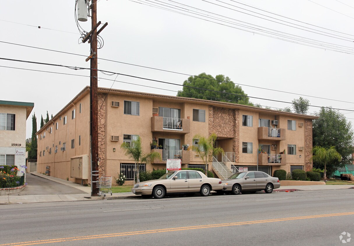 Primary Photo - Vangwin Apartments