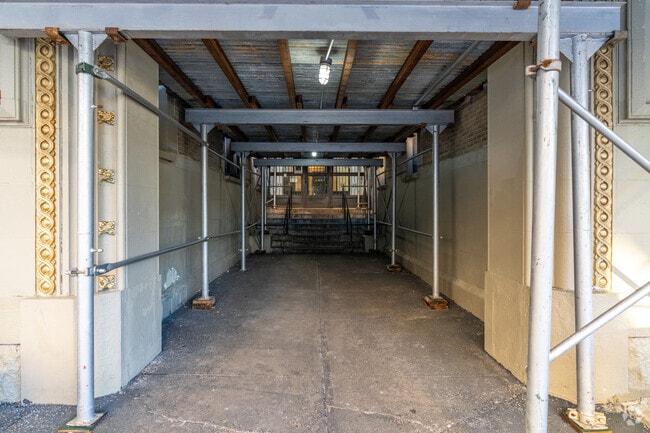 Building Photo - 640 W 139th St