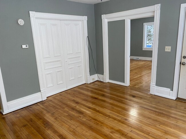 Building Photo - 516 Adams St