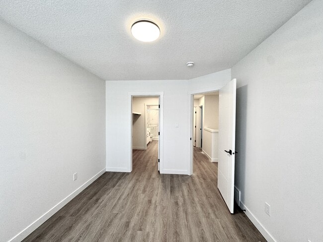 Building Photo - 9938 162 St NW