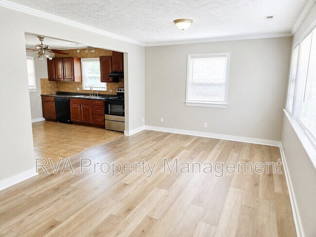 Foto del edificio - 4812 Gilmour Rd