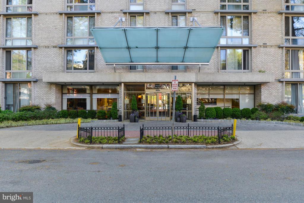 Foto principal - 950 25th St NW