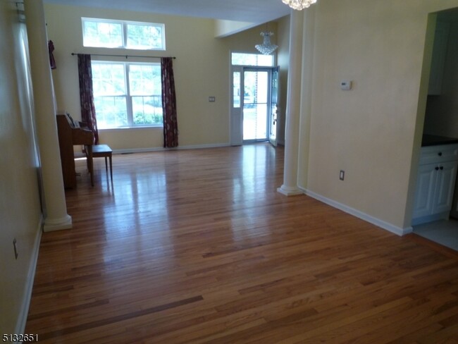 Building Photo - 9 Harrogate Cir