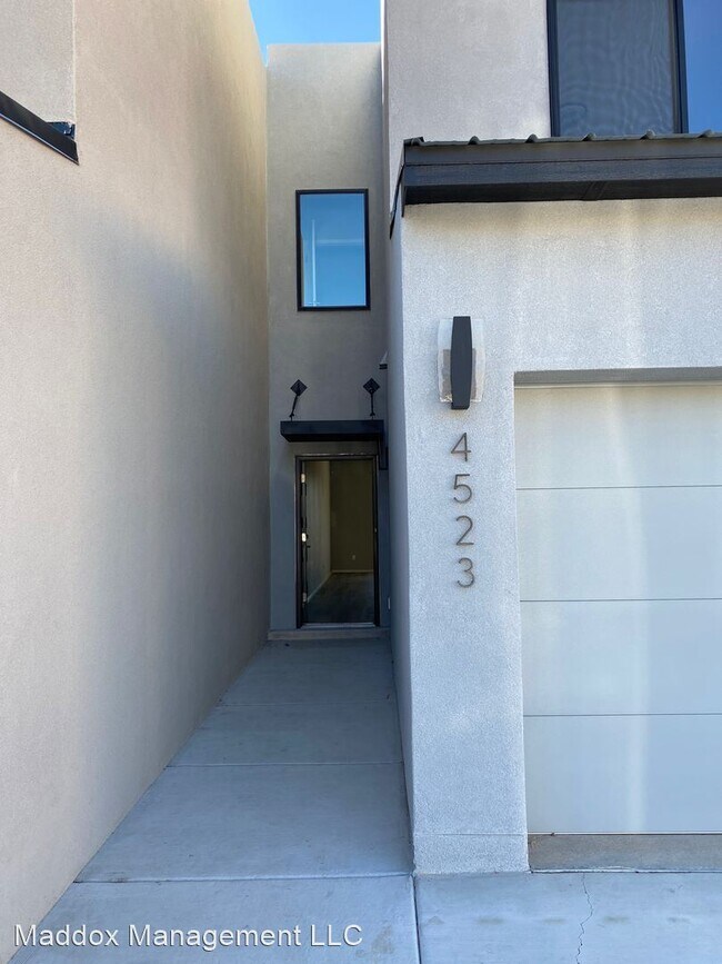 Building Photo - 3 br, 2.5 bath House - 4523 Villa Loma Ln NE