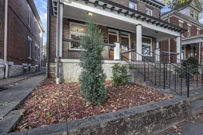 Building Photo - Stunning Restored 4BR Home Steps from Goodale Park & the Short North
