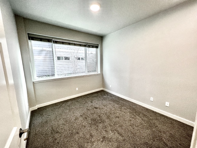 Building Photo - 2330 Yakima Ct