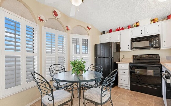 Building Photo - 6114 S Sawgrass Dr